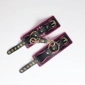 Черные кожаные наручники с розовой строчкой - Crazy Handmade - купить с доставкой в Северодвинске Черные кожаные наручники с розовой строчкой - Crazy Handmade - купить с доставкой в Северодвинске