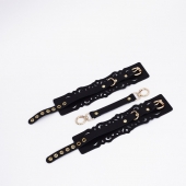 Черный кожаные оковы с узорами и золотистой фурнитурой - Crazy Handmade - купить с доставкой в Северодвинске Черный кожаные оковы с узорами и золотистой фурнитурой - Crazy Handmade - купить с доставкой в Северодвинске