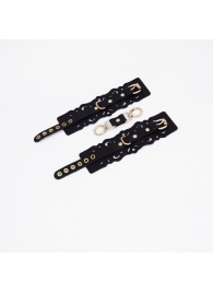 Черные кожаные наручники с узорами и золотистой фурнитурой - Crazy Handmade - купить с доставкой в Северодвинске