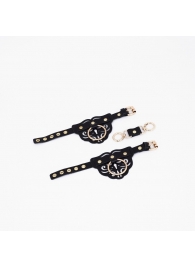 Черные кожаные наручники с клепками, кольцами и золотистой фурнитурой - Crazy Handmade - купить с доставкой в Северодвинске Черные кожаные наручники с клепками, кольцами и золотистой фурнитурой - Crazy Handmade - купить с доставкой в Северодвинске