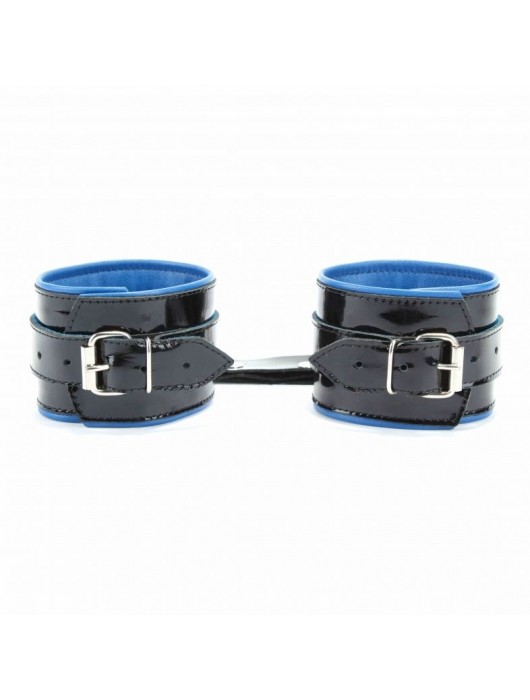 Чёрные лаковые наручники с синим подкладом - БДСМ Арсенал - купить с доставкой в Северодвинске
