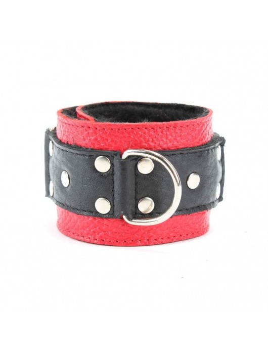 Красно-чёрные кожаные наручники с меховым подкладом - БДСМ Арсенал - купить с доставкой в Северодвинске