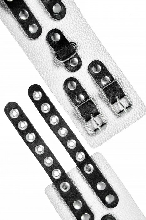 Бело-черные наручники с двумя ремешками и люверсами - Pecado - купить с доставкой в Северодвинске